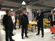 学校领导亲切慰问假期值班工作人员