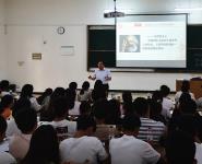 师生喜迎新学期 校园蓬勃新气象——开学首日学校领导与师生同上一堂课